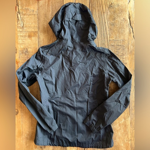 Löle Lainey Rain Jacket - Picture 5 of 6